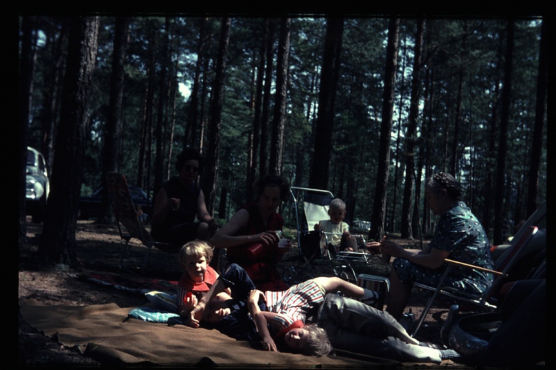 17.Bodenwoehr jul 1966 Omi,Ilse,Mama,Brigitte,Marion,Peter.JPG